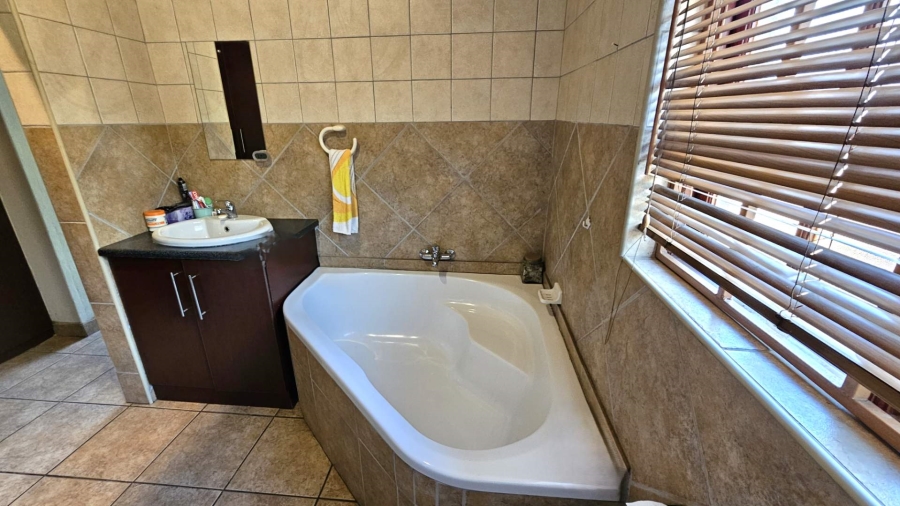 3 Bedroom Property for Sale in Melodie North West